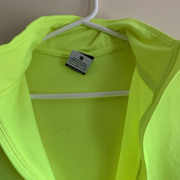Nike Dry Fit bright neon yellow running top - Picture 5 of 8